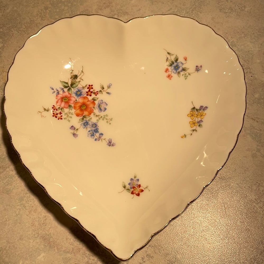 Home Beautiful bone China heart dish
